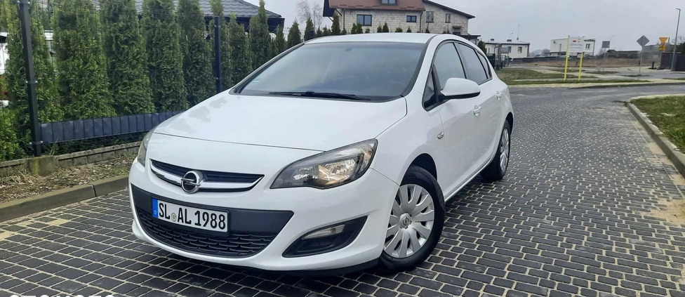 Opel Astra cena 26900 przebieg: 203000, rok produkcji 2015 z Czersk małe 254